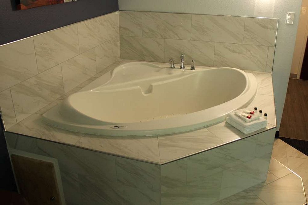 Travelodge by Wyndham Waters Edge Hotel – Racine - Image 1